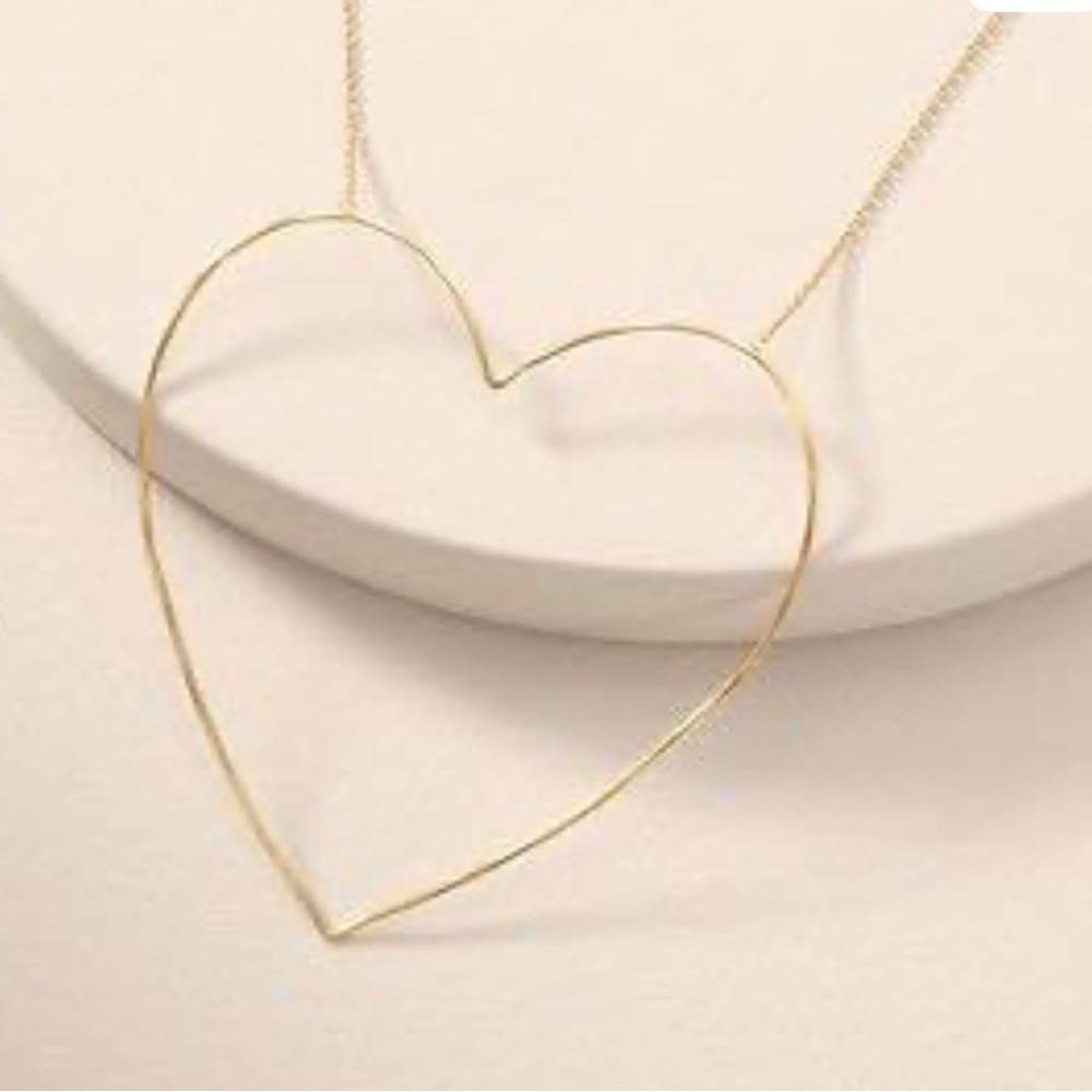 Stella & Dot Gold Heart hammered Necklace EUC